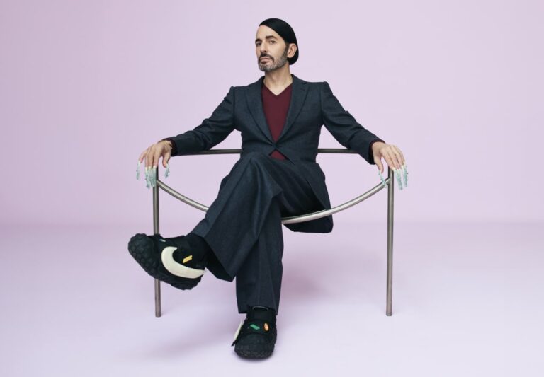 Fashion designer Marc Jacobs walks into his own store, staff has no clue who he is